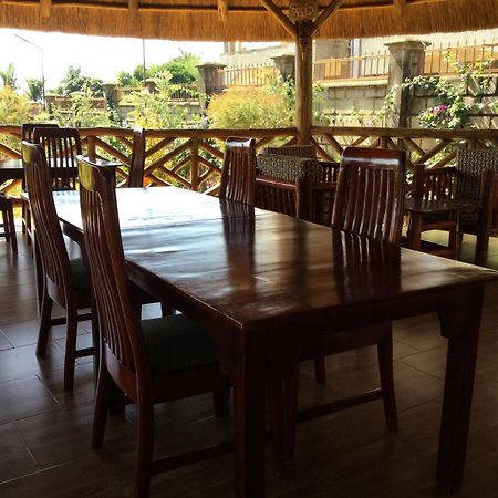 African Roots Guesthouse אנטבה מראה חיצוני תמונה