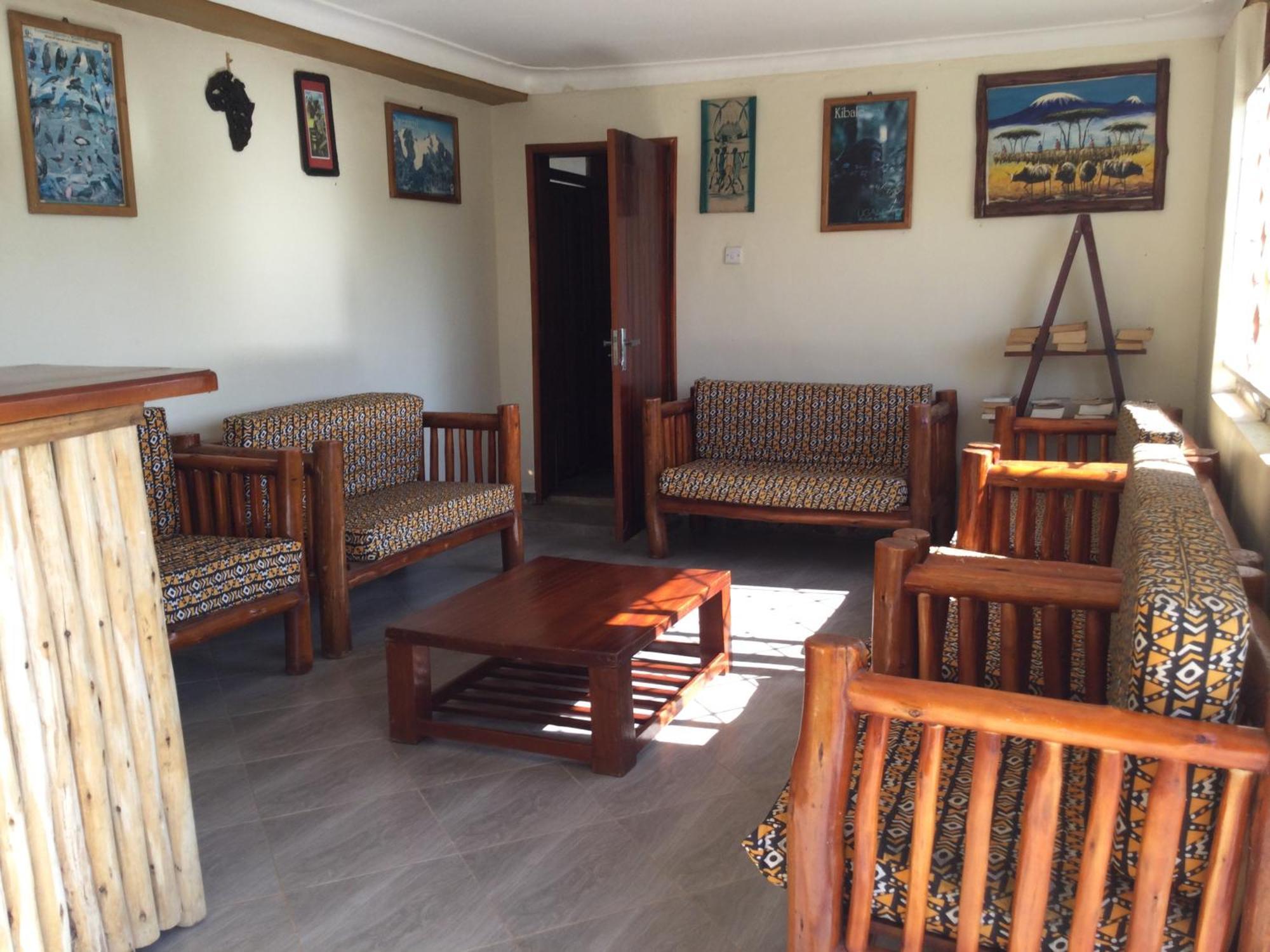 African Roots Guesthouse אנטבה מראה חיצוני תמונה
