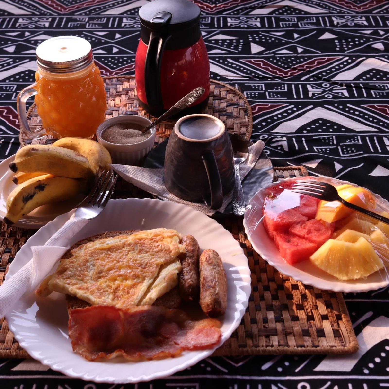 African Roots Guesthouse אנטבה מראה חיצוני תמונה