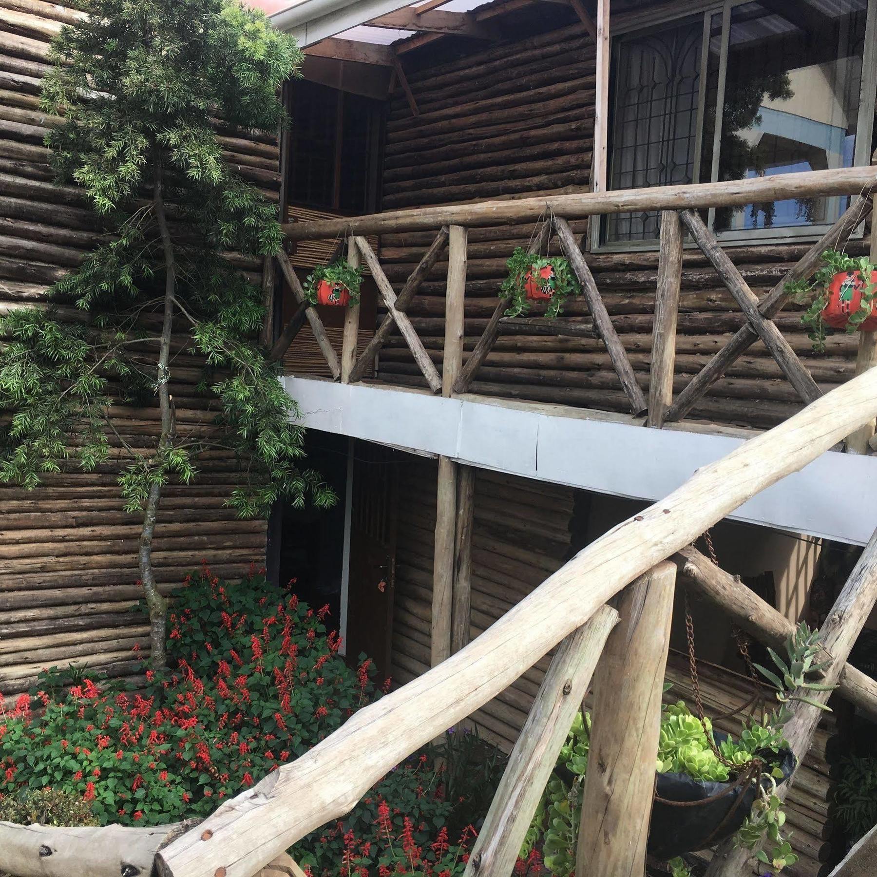African Roots Guesthouse אנטבה מראה חיצוני תמונה