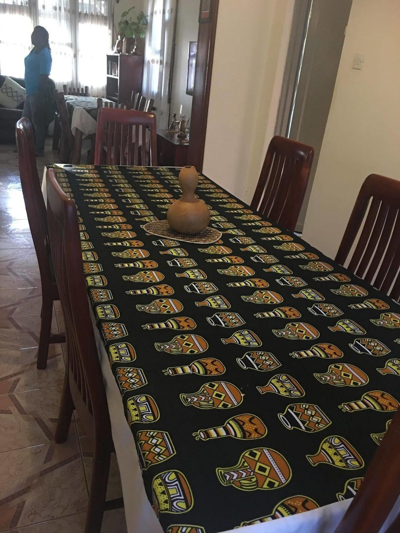 African Roots Guesthouse אנטבה מראה חיצוני תמונה